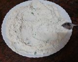 Foto del paso 5 de la receta: Pechuga de pollo rebozada y frita con papas fritas y ensalada