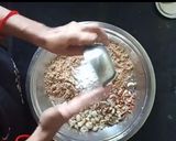 गेहूं के आटे की पंजीरी (Gehu ke aate ki panjiri recipe in Hindi) रेसिपी चरण 3 फोटो
