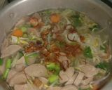 Foto langkah ke 5 dari resep Sayur sop bakso.