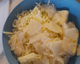 Foto del paso 3 de la receta: Tarta salada tres quesos y tomate