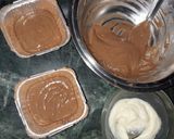 A picture of step 3 of White chocolate molten lawa.