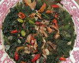 Foto langkah ke 4 dari resep Oseng daun kates jepang dan suwir ikan asin peda.