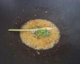 Foto langkah ke 4 dari resep Tumis Bunga Pepaya dan Kangkung Khas Manado.