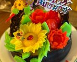 Hình bước làm 10 của món Giỏ hoa sinh nhật từ chocolate (The cake is all chocolate.)
