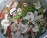 Foto del paso 4 de la receta: Quesadilla de panela con champiñones y pimientos