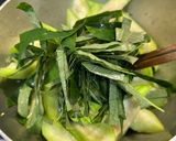 Hình bước làm 2 của món Mướp Xào Nấm Lá Lốt Chay 🌱