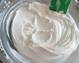 Pas rețetă Prăjitură cu 2 blaturi, cremă cu mascarpone, strat de gem cu nucă și glazură de ciocolată albă 10 fotografie