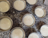 Foto del paso 5 de la receta: Flanes de quesitos exprés
