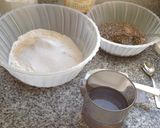 Foto del paso 1 de la receta: Pan Negro c/semillas