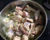 Hình bước làm 2 của món Gà xào lăng sả nghệ