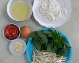 Foto langkah ke 1 dari resep Kwetiau Goreng Daun Katuk khas Singkawang.