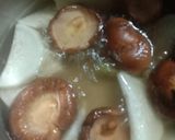รูปขั้นตอนการทำที่ 5 ของ ต้มจืดเห็ดหอมใส่ฟองเต้าหู้ม้วนทอด (Clear Soup with Shiitake Mushrooms and Fried Bean Curd Roll)