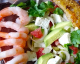 Foto del paso 4 de la receta: Ensalada de langostinos, aguacate y pomelo