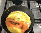 Foto del paso 2 de la receta: Omelette de Salmón y Queso crema