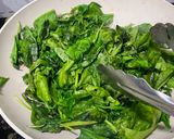 Foto langkah ke 3 dari resep Sauteed Garlic Spinach Recipe (Quick & Flavorful).