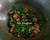 Foto langkah ke 4 dari resep Tumis Jamur Tiram Cabe Hijau.