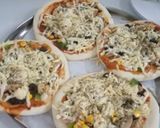 A picture of step 4 of Pita pizza.