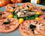 Foto del paso 7 de la receta: Ensalada de caballa,tomate, espinacas y vinagreta de espirulina