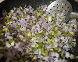 A picture of step 2 of Pav bhaji.