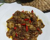 Foto langkah ke 5 dari resep Oseng kerang kijing pedas.