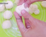 Foto langkah ke 5 dari resep Pizza Mini Simple Tanpa Telur.