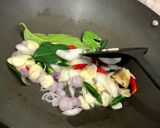 Foto langkah ke 2 dari resep Oseng kerang dara kupas.