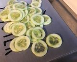 Une image de l'étape 2 de Salade aux trois tomates, concombres et persil.