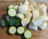 Foto del paso 2 de la receta: Costillitas en su jugo con verduras🌹