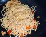 Foto langkah ke 4 dari resep Tumis Spaghetti Kari Pedas.