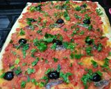 صورة لخطوة 4 من وصفة بيتزا كاري تقليدية 🍕🍕