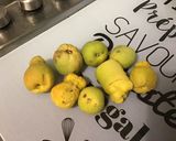 Une image de l'étape 2 de Compote de pommes, banane et coings du Japon au jus de prunes.