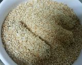 صورة لخطوة 11 من وصفة اصابع التمر بالسمسم طعم ولا ارروع 😋😋😋