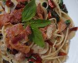 รูปขั้นตอนการทำที่ 2 ของ "สปาเกตตีเบคอนพริกกระเทียม" Chilli Garlic Spaghetti with Bacon
