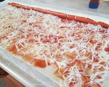Sajtos virslis csiga leveles tésztából recept fázis 3 fotója