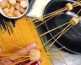 Hình bước làm 1 của món Mì Ý Xúc Xích Sốt Bò Bằm