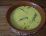 A picture of step 5 of Gujrati Khatti meethi kadhi.