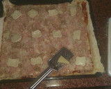 Foto del paso 10 de la receta: Pizza de atún, jamón york, queso rulo de cabra, bacon y cebolla