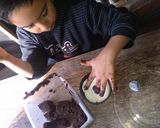 Foto del paso 3 de la receta: Trufas hechas por mi hijo