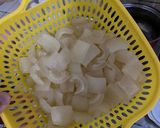 Foto langkah ke 2 dari resep Oseng Kikil Cabe Ijo.