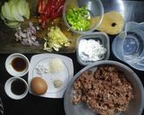 Foto langkah ke 1 dari resep Bola-Bola Daging Sapi Saus Tiram.