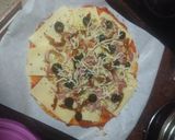 Foto del paso 2 de la receta Pizza doble jamón, aceitunas negras, cebolla frita y tomate seco