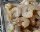 Foto del paso 2 de la receta: Camarones 🍤 marinados con jugo de toronja 🍊 agria con crema servidos con lechuga 🥬 cebolla 🧅 morada