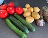 Une image de l'étape 1 de 😋Gratin de pommes de terre 🥔 aux tomates 🍅 et courgettes.