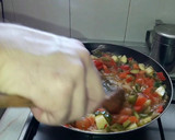 Foto del paso 3 de la receta: Huevos a la sartén con verduras