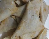 A picture of step 3 of Chicken veg and mac samosa.