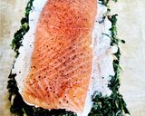 Foto del paso 3 de la receta: Rollo de pasta filo relleno de salmón y espinacas