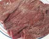 Foto del paso 3 de la receta: Hígado de ternera con cebolla caramelizada -sin azúcar-