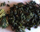 Foto langkah ke 2 dari resep Oseng-Oseng Daun Pepaya dan Daun Singkong.