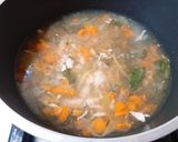 Foto del paso 2 de la receta: Caldo de pollo ¡Salió sopa de arroz, pollo y verduritas!