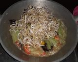 Foto langkah ke 3 dari resep Tumis Jamur Kuping Labu Siem Toge.